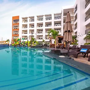 Medano And Hotel Cabo San Lucas
